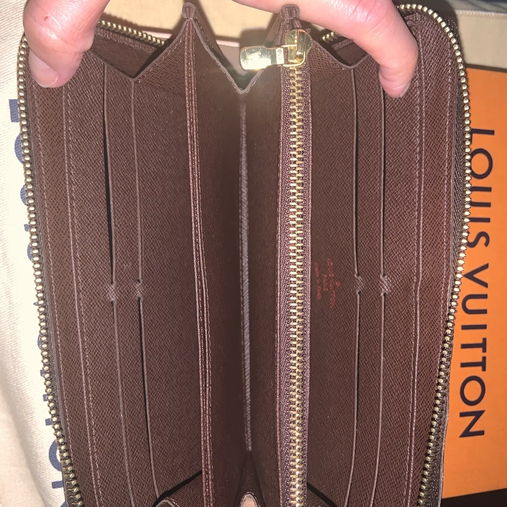 💯 Authentic LV Zippy Wallet- Additional Pics! - Picture 8 of 8